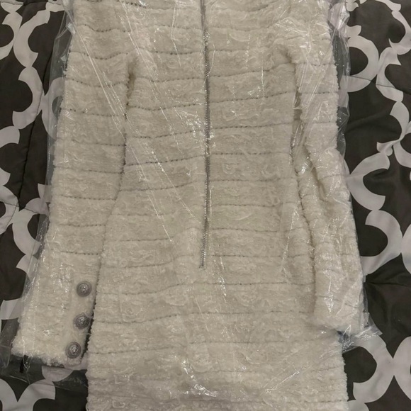 Balmain Short White Tweed Dress With Silver Embossed Buttons - Picture 6 of 7